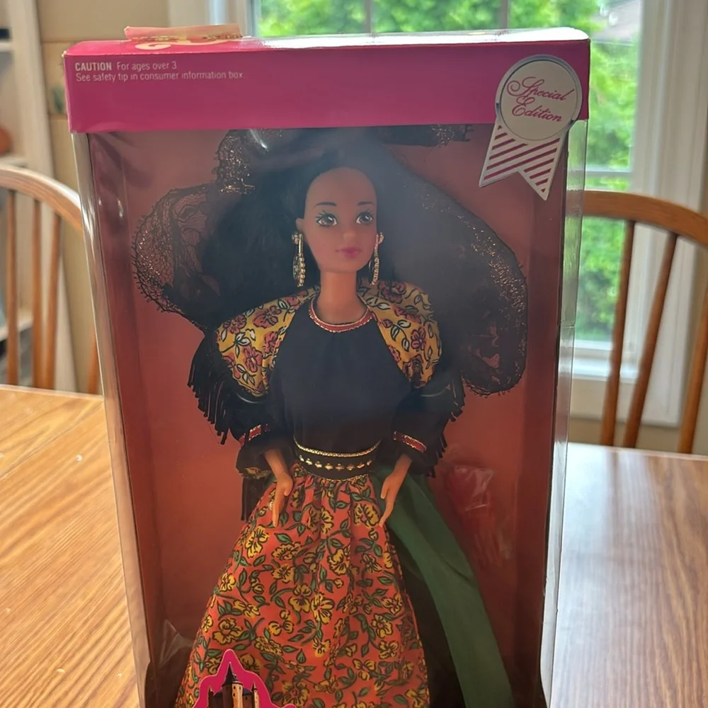 NIB 1991 DOLLS OF THE WORLD Barbie SPANISH #4963 - Picture 2 of 6
